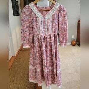 1970s True Vintage Handmade Pink & Floral Lace Inspiration by Gunne Sax Prairie
